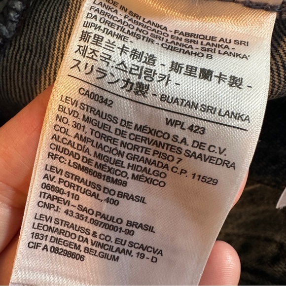 Levi's denim ex-boyfriend trucker jacket size M, heart detail, 100% cotton, fall - Picture 13 of 15